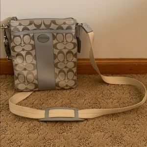 Coach Logo Crossbody Bag🤍
